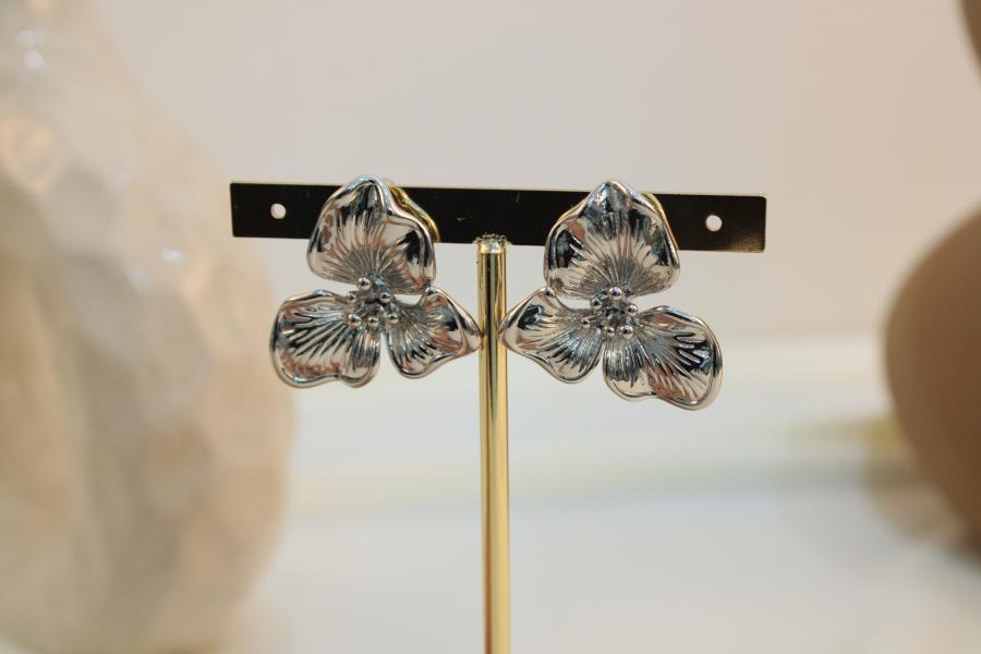Arete De Flor Tres Pétalos