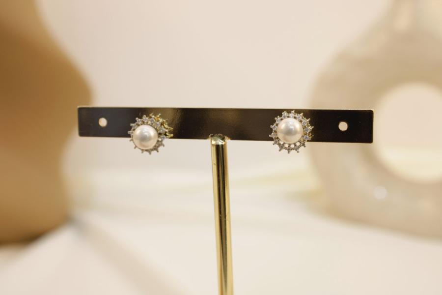 Arete circular con perla