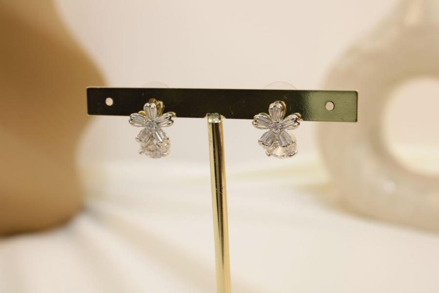 Arete De Flor Con Zirconia