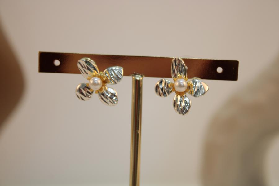 Arete flor pequeño 4 petalos