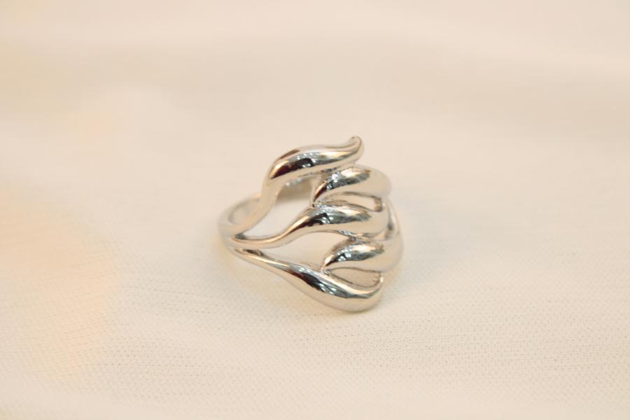 Anillo En Forma De Hoja