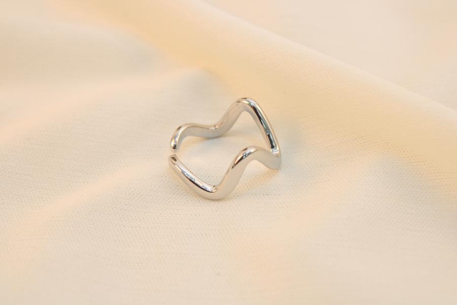 Anillo En Forma De Zigzag En