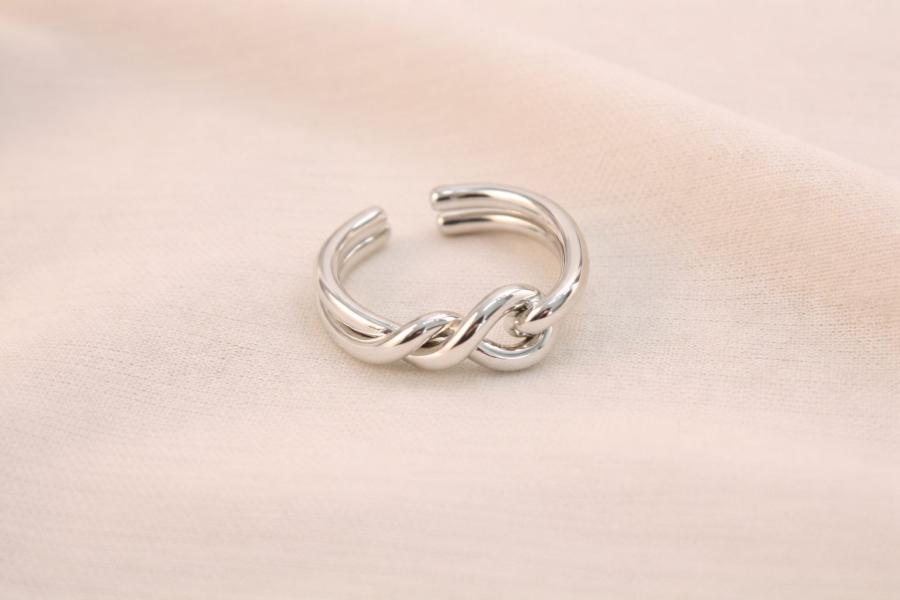 Anillo En Forma De Nudo