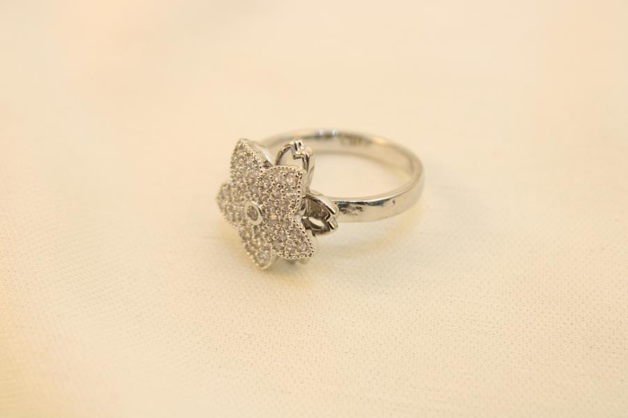Anillo Antiestrés Flor Con Zirconias