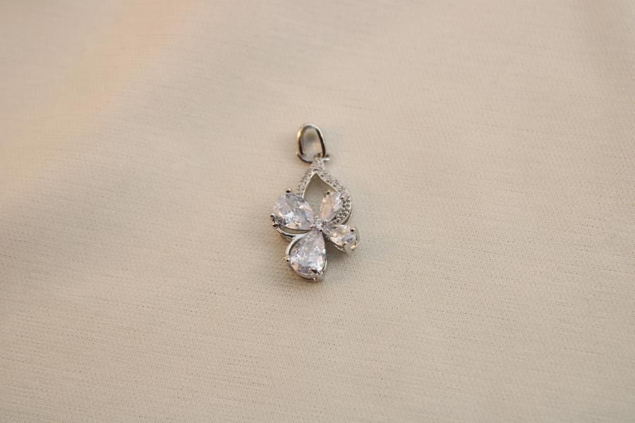 Charm / Dije De Mariposa Brillante Con Perla