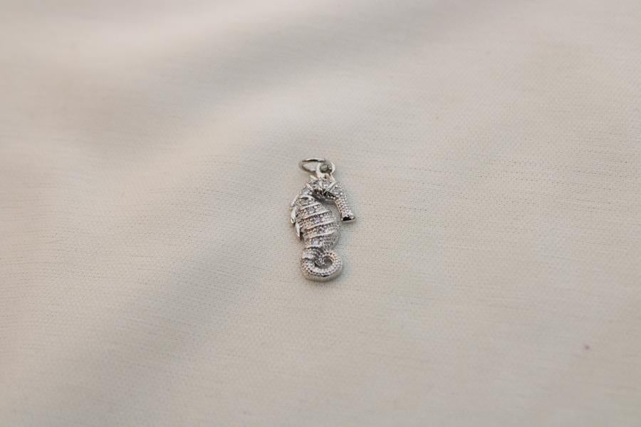 Charm / Dije De Caballito De Mar Con Zirconia