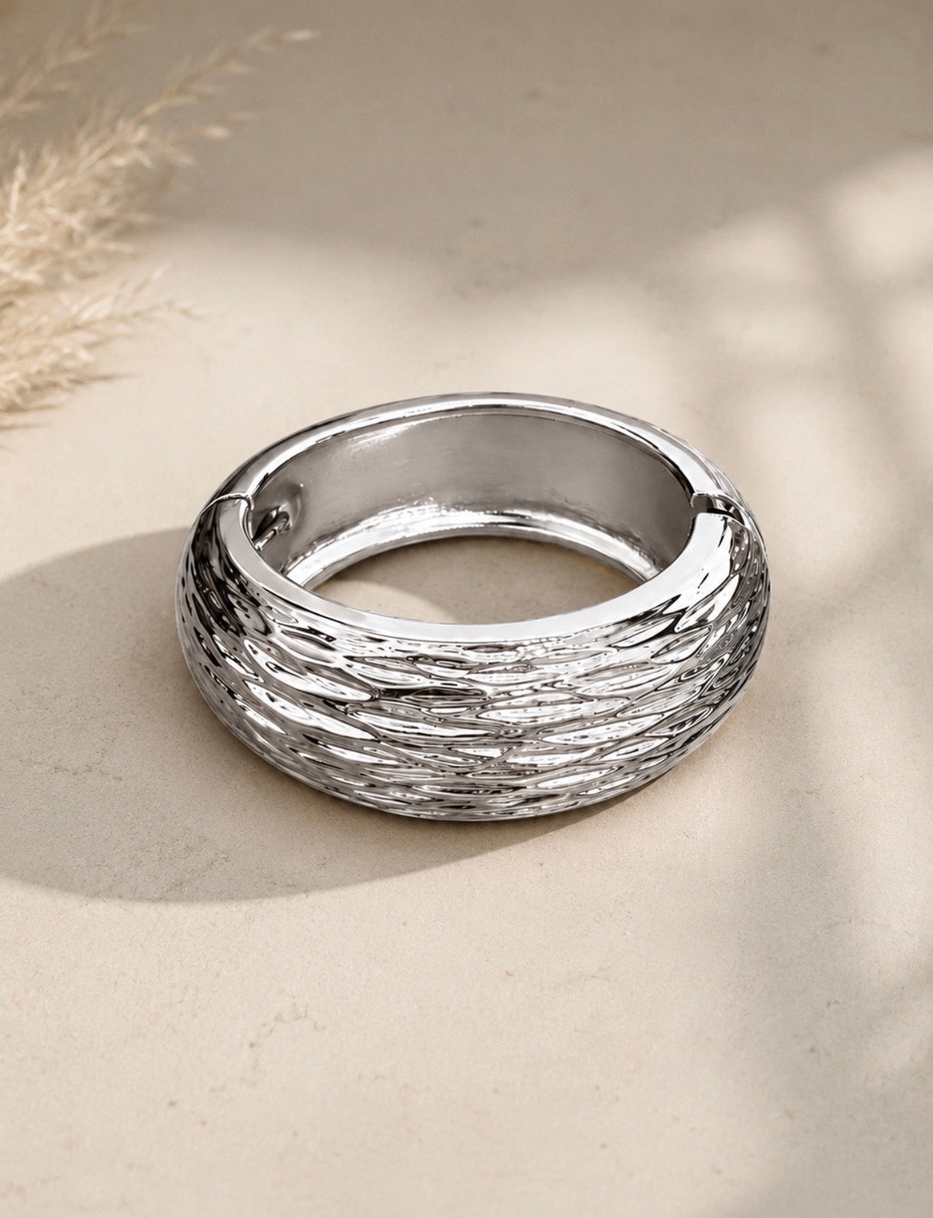 Brazalete Chunky Asimétrico Arrugado