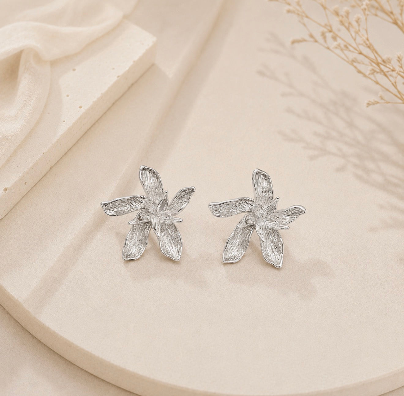Arete De Flor Texturizado