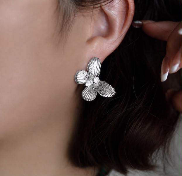 Arete De Mariposa Con Zirconia
