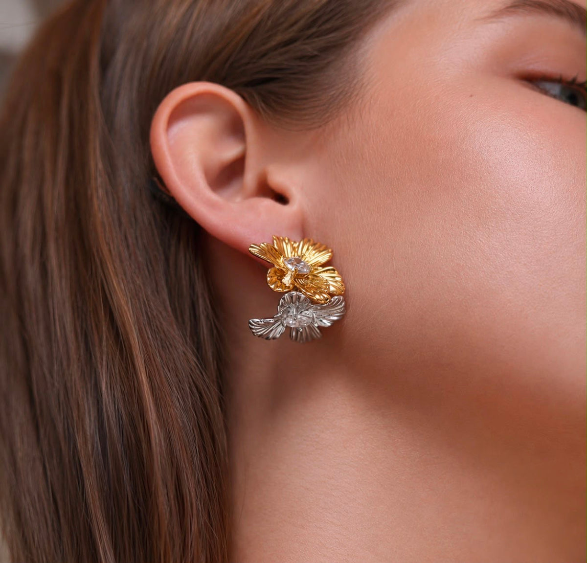 Arete De Flor Combinado Con Zirconia