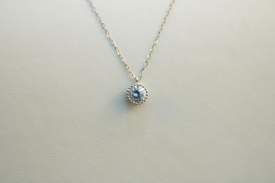Cadena fina con zirconia