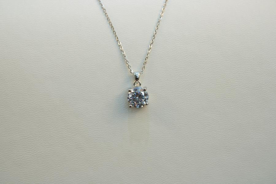 Cadena fina con zirconia