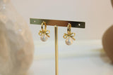 Arete argolla lazo con perla blanca