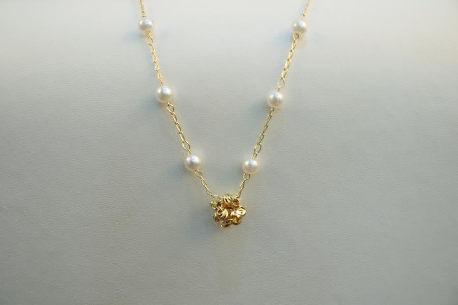 Cadena perlas blancas