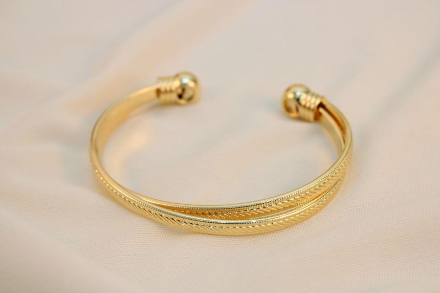 Brazalete cruzado