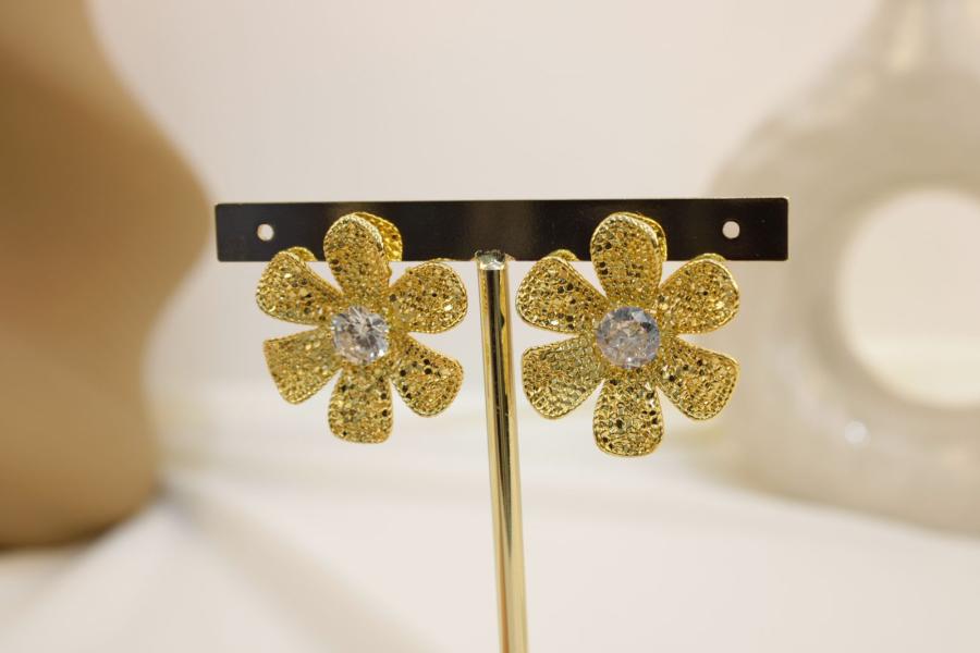 Arete De Flor Con Centro De Zirconia