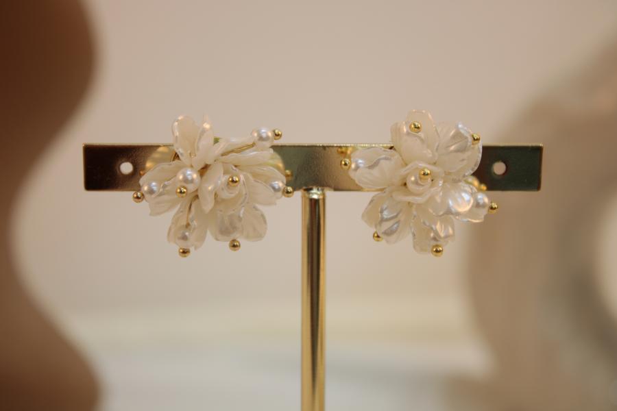 Arete De Flor Blanca