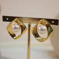 Arete Chunky Dorado Con Perla Blanca