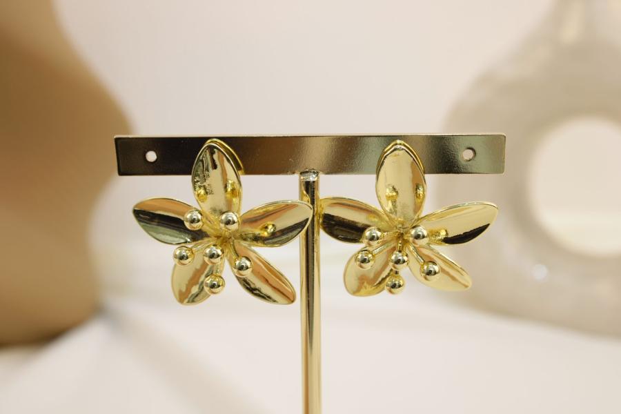 Arete De Flor Con Perlas Doradas