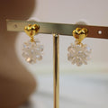 Arete De Corazón Con Flor blanca