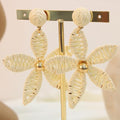 Arete tejido flor beige