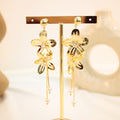 Arete largo doble flor dorado