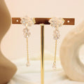Arete largo blanco con zirconia