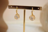 Arete de rosa blanca