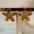 Arete Acero Flor con Relieve