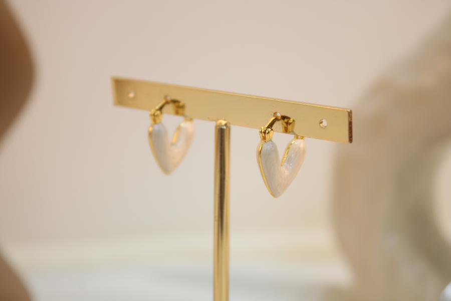 Arete corazon blanco