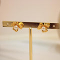 Arete flor pequeña con 3 petalos