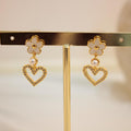Arete flor con colgante de corazon