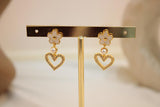 Arete flor con colgante de corazon
