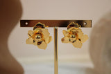 Arete flor mediano con 8 petalos