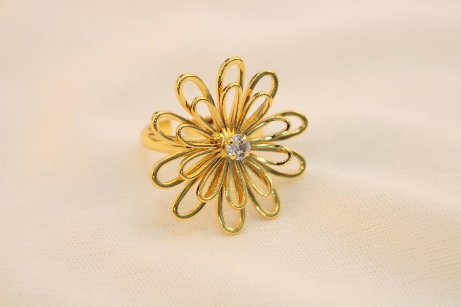 Anillo De Flor Con Zirconia En