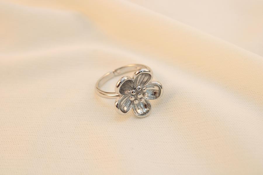 Anillo De Flor Con Cinco Petalos