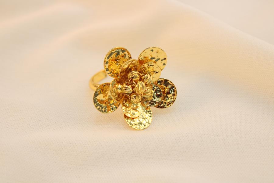 Anillo De Flor Con Relieve