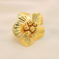Anillo De Flor Con Perlas En El Centro