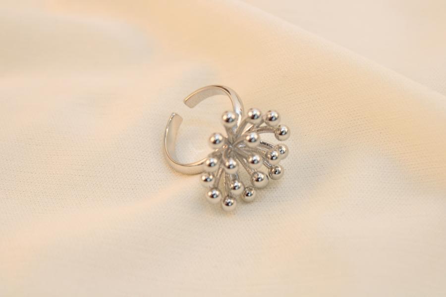 Anillo De Flor Con Bolitas