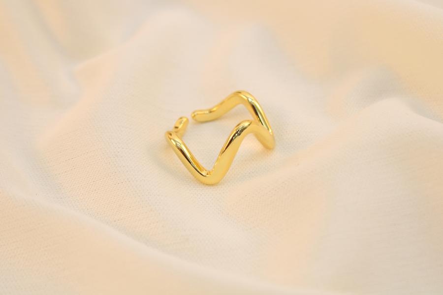 Anillo En Forma De Zigzag En