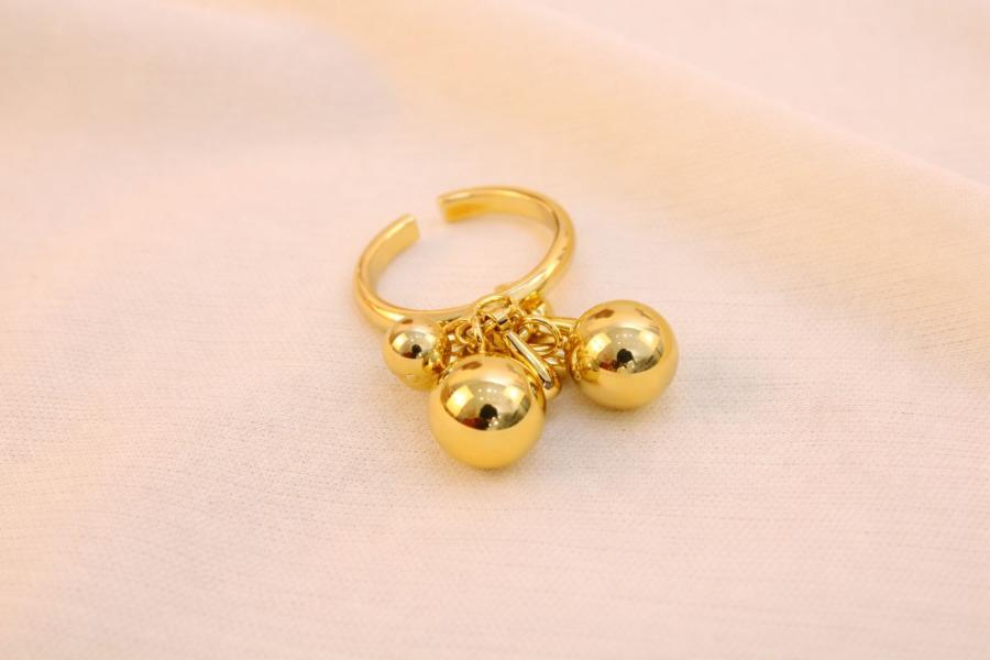 Anillo Chunky Con Cinco Perlas Doradas