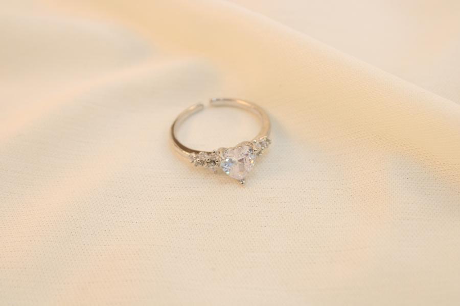 Anillo De Zirconia En Forma De Corazón