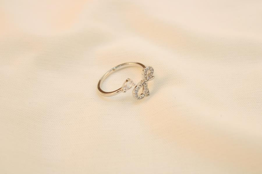 Anillo De Lazo Con Zirconia