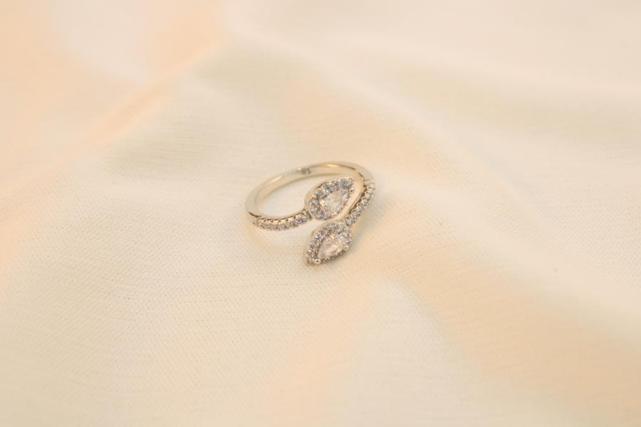 Anillo Doble Con Zirconias Plateado