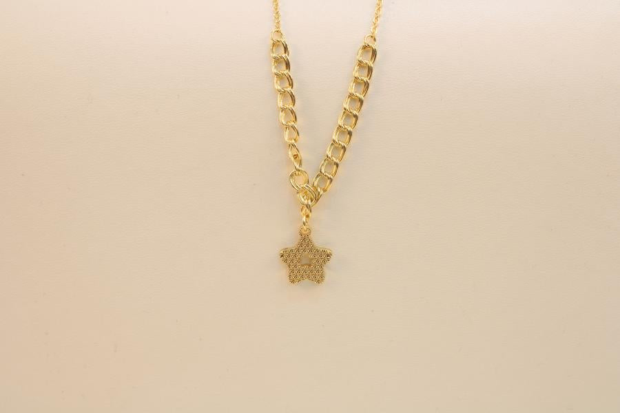 Cadena con dije estrella