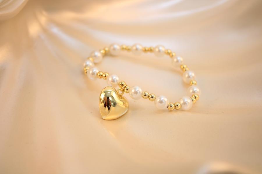 Pulsera perlas doradas y blancas