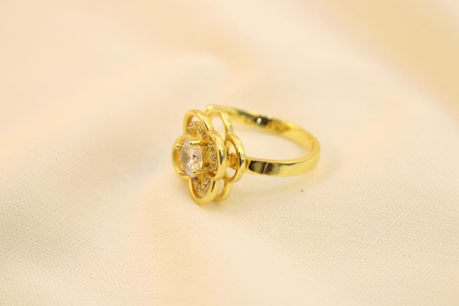 Anillo Antiestrés Trébol Con Zirconia