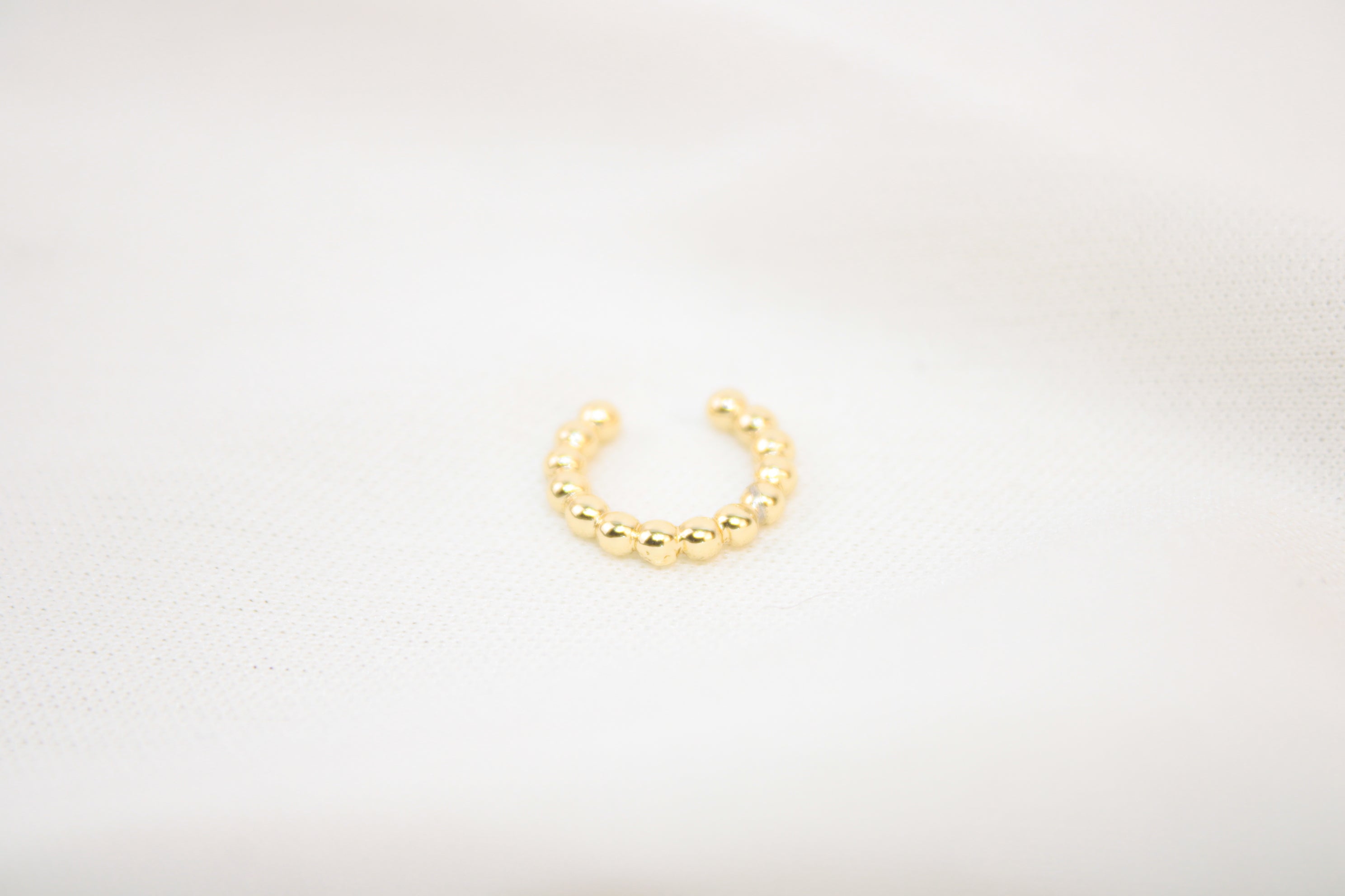 Earcuff Delicado Bolitas Mediano