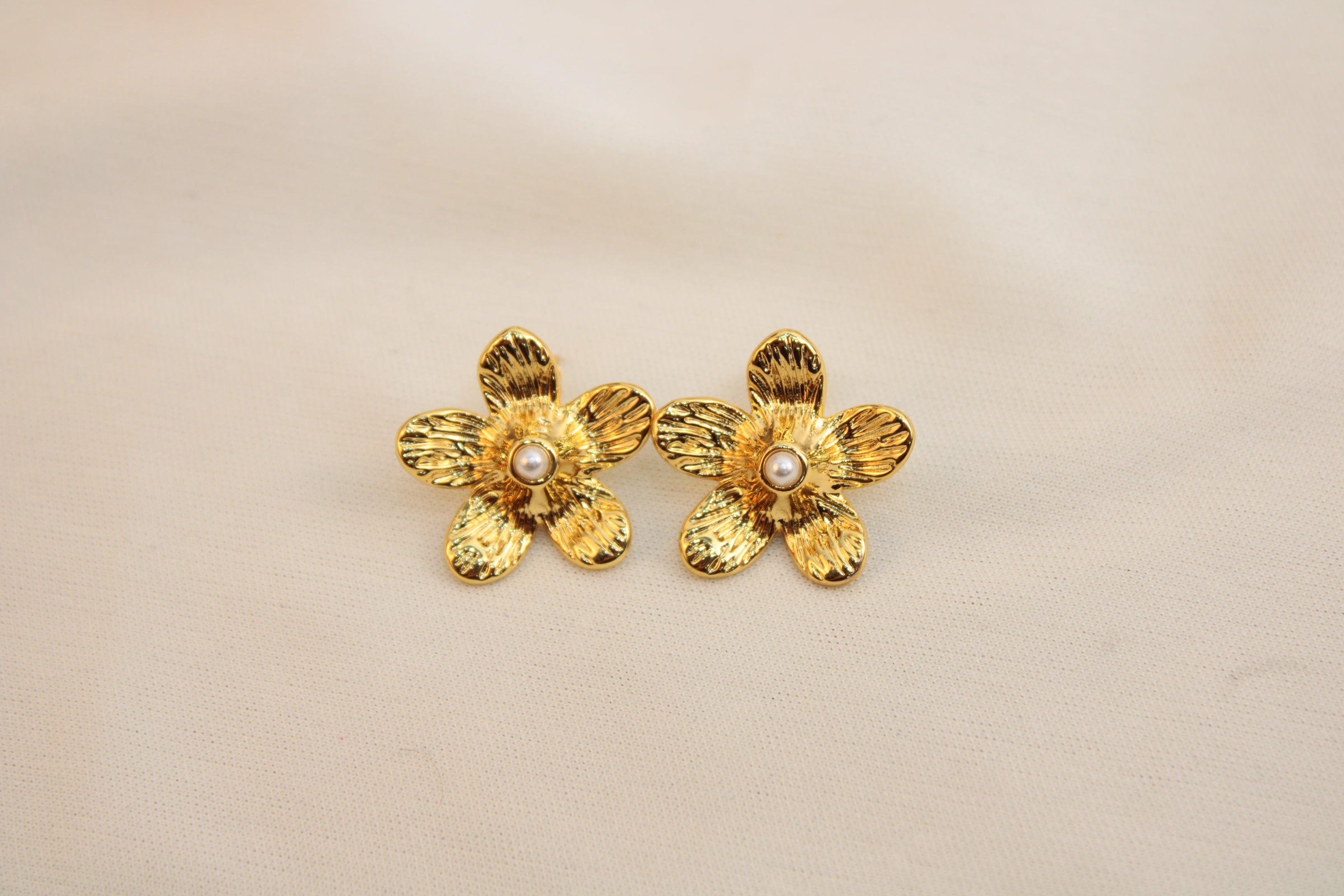 Arete De Flor Con Perla