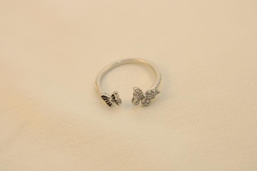 Anillo De Mariposa Cruzado